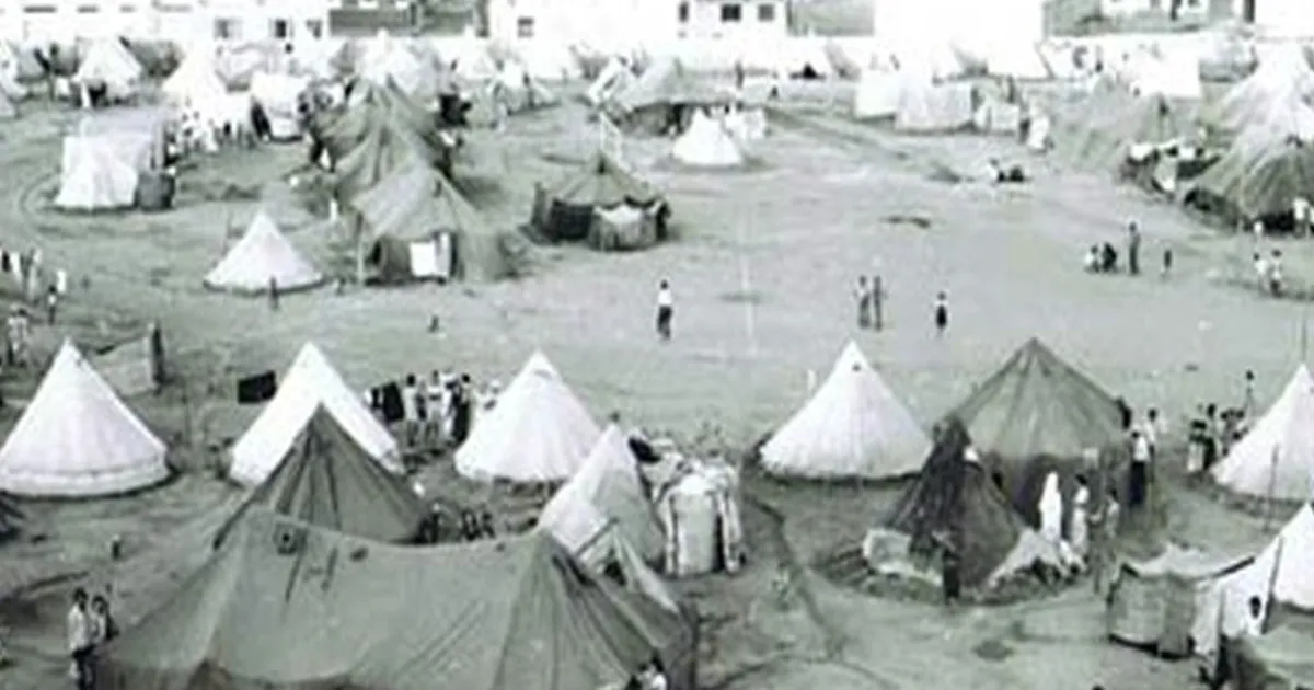 مغاربة يبيتون في خيم بعط طردهم من منازلهم من قبل النظام الجزائري ( المصدر: الأرشيف©)