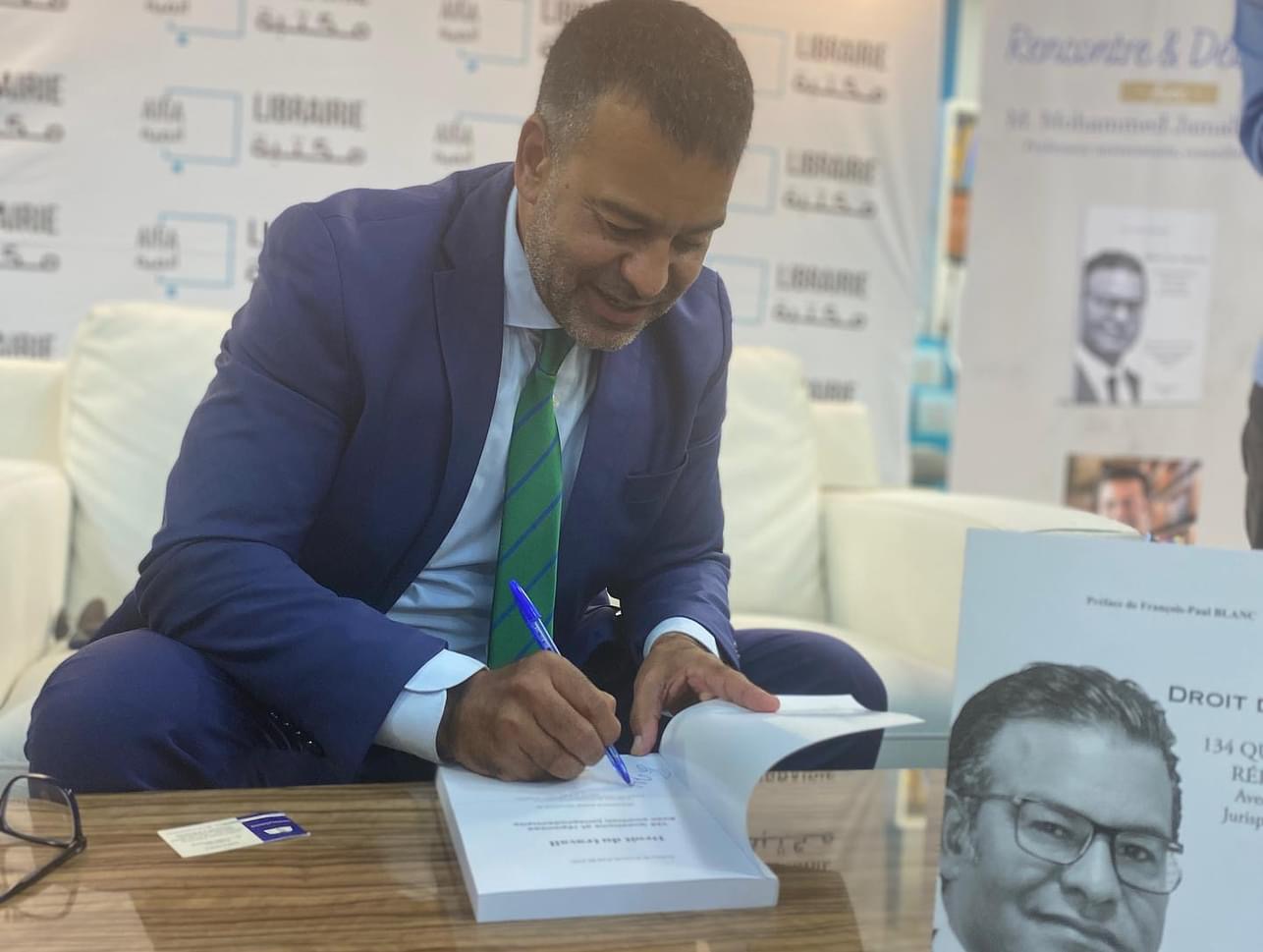  محمد جمال معتوق يوقع كتابه الجديد بمكتبة الألفية بالرباط