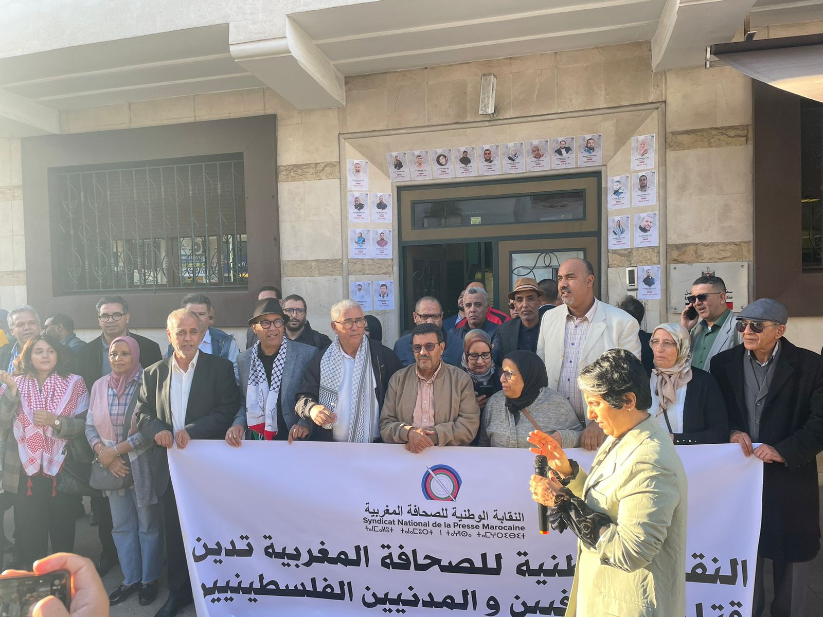 وقفة تضامنية الصحافيين المغاربة أمام سفارة فلسطين بالرباط (خاص)